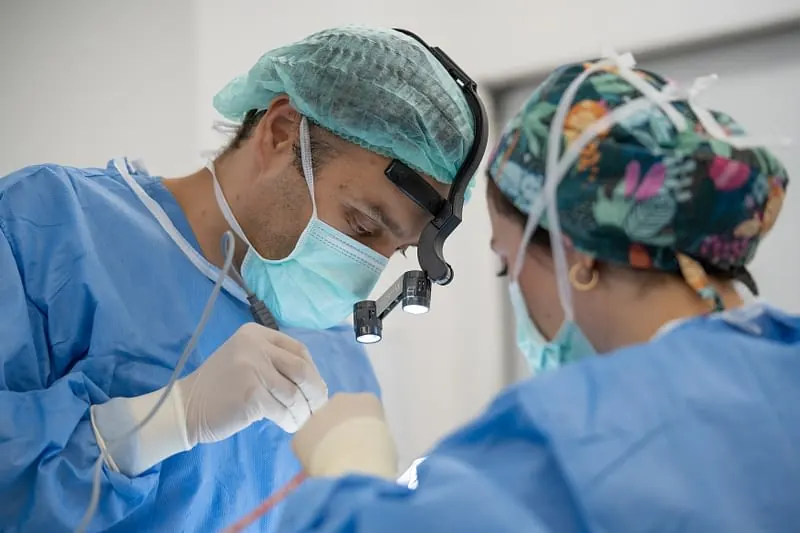 Surgeons operating at the Medolea Health surgery center